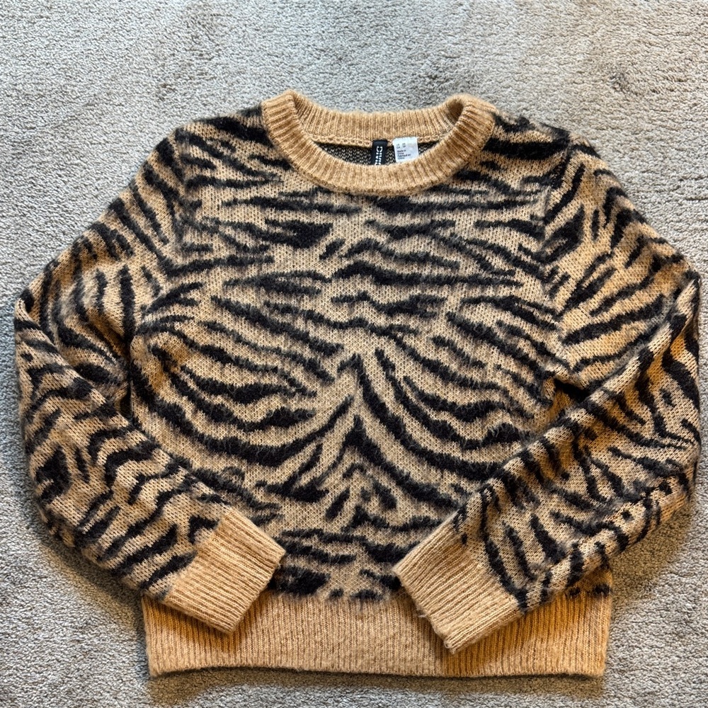 H&M Tan and Black Patterned Sweater Size XS